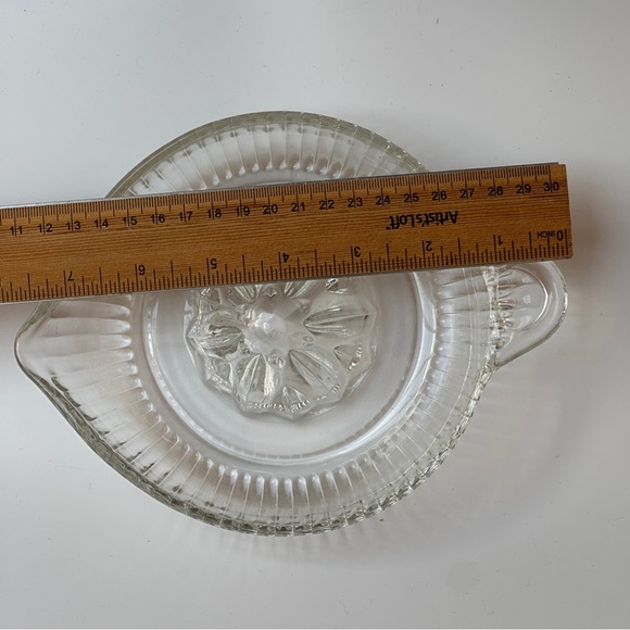 Vintage Heavy Clear Ribbed Glass Juicer With Tab Handle - Picture 2 of 7